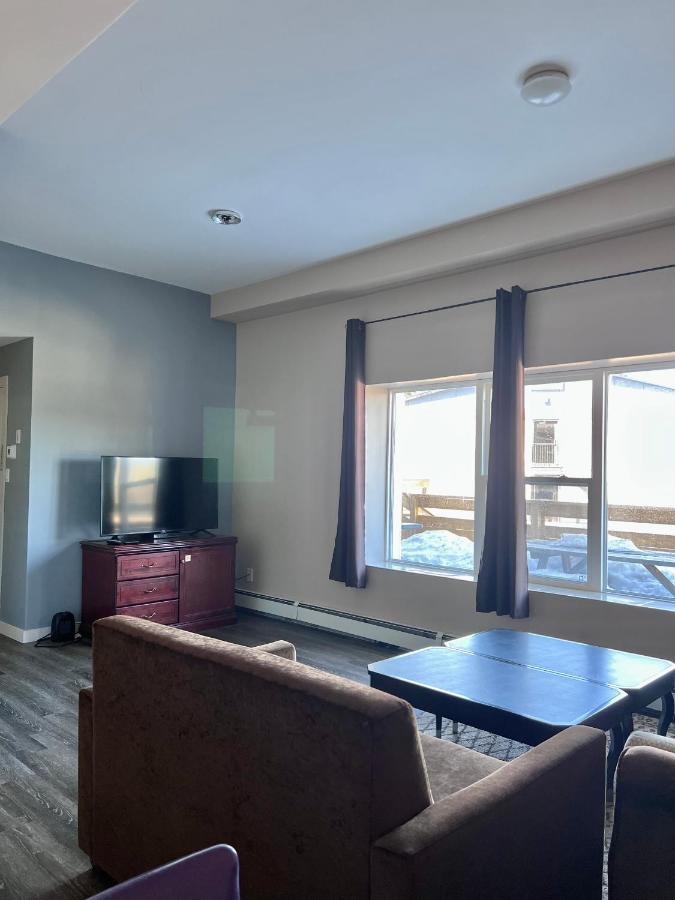 וואווה Hwy 17 Hotel מראה חיצוני תמונה