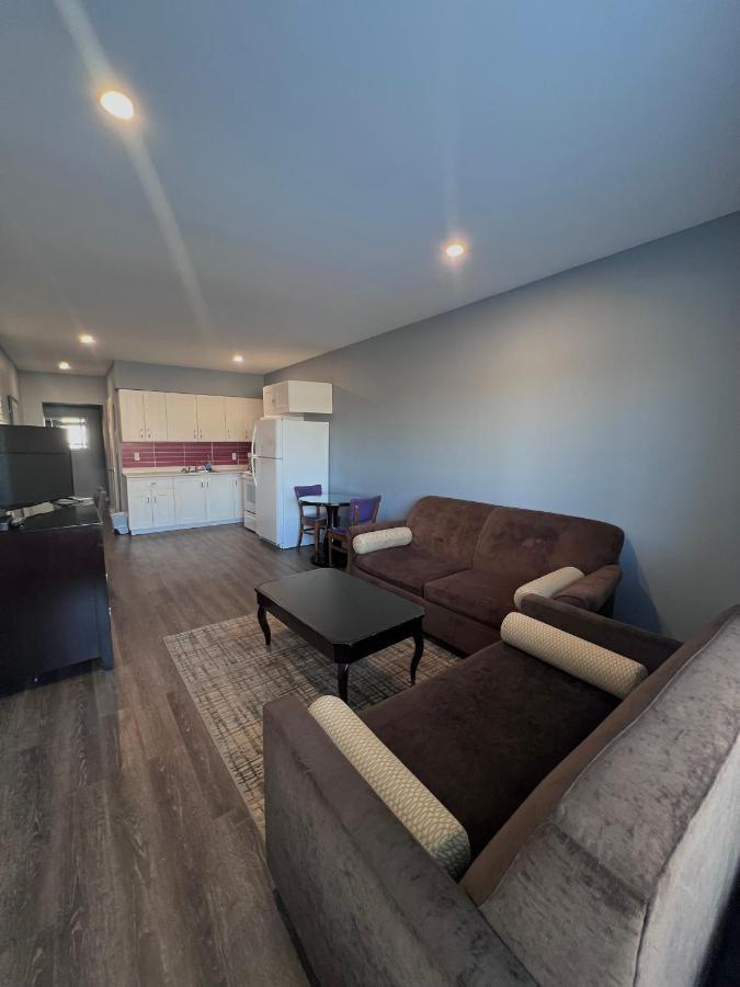 וואווה Hwy 17 Hotel מראה חיצוני תמונה