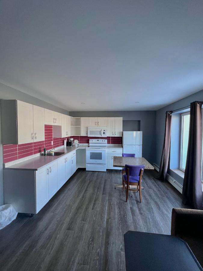 וואווה Hwy 17 Hotel מראה חיצוני תמונה