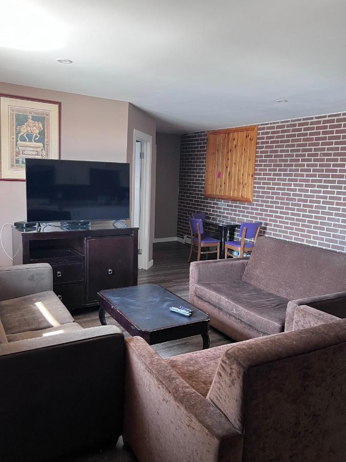 וואווה Hwy 17 Hotel מראה חיצוני תמונה